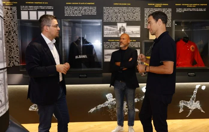 Përgjegjësi i Departamentit Teknik të UEFA-s, Bruno Cheyrou, viziton ambientet e “Shtëpisë së Futbollit”