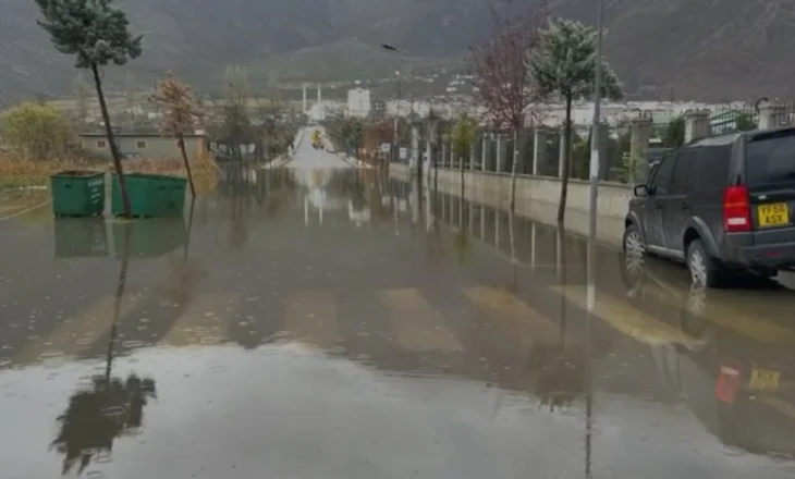 Përmbytje në Bulqizë/ Bllokohen dy lagjet e qytetit bashkia “fle”