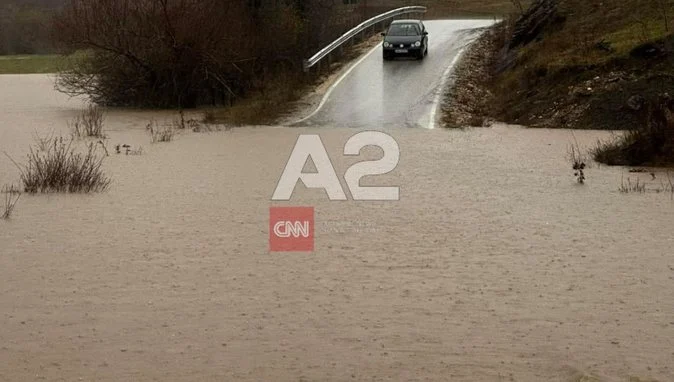 Përmbytje në disa bashki, rritet niveli i lumenjve/ Ja situata nga moti në Qarkun Korçë…