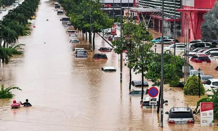 Përmbytje në Vietnam, mbi 50 të vdekur dhe mijëra të evakuuar