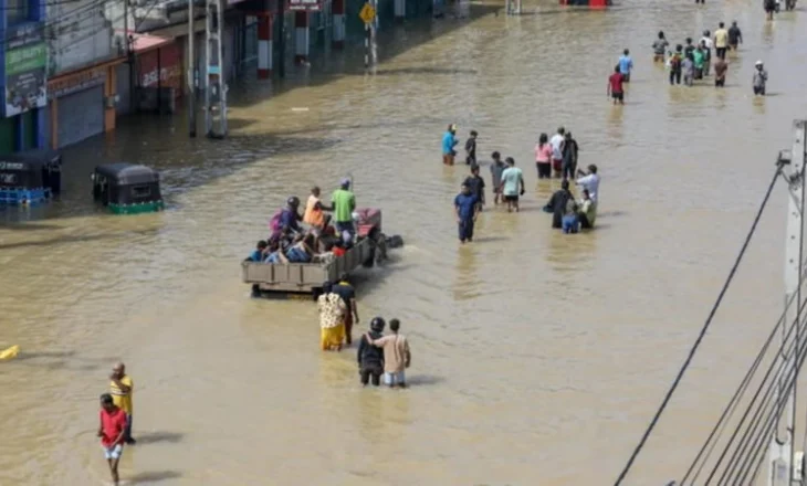 Përmbytjet në Azi: Mbi 900 viktima në Sri Lanka, Indonezi dhe Tajlandë, qindra të zhdukur