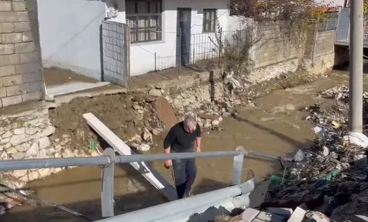 Përmbytjet në Korçë, dhjetëra banesa të dëmtuara dhe toka bujqësore nën ujë