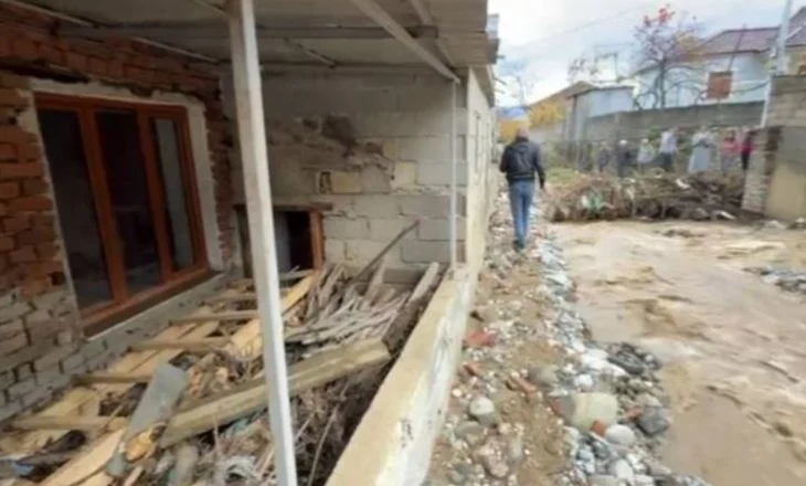 Përmbytjet në Pogradec, dy banesa shemben pjesërisht, familjarët kërkojnë strehim urgjent