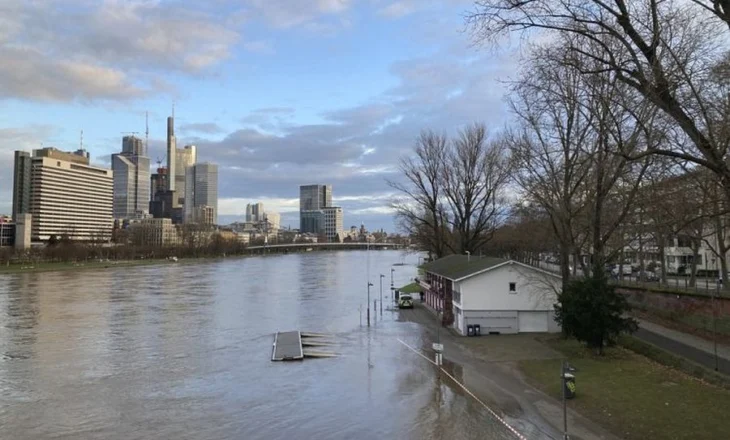 Përmbytjet në vend, ministri Salla: Fermerët do të kompensohen për dëmet, askush nuk do të mbetet pa mbështetje