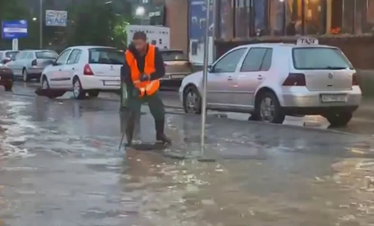 Përmbytjet paralizojnë vendin/ Shkollat mbyllen, autoritetet paralajmërojnë: Ora kritike nuk ka mbërritur