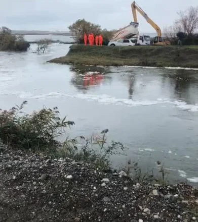 Përmbytjet ‘paralizojnë’ vendin/ Situata mbetet problematike në zonën e Tales, prishet argjenatura e hidrovorit