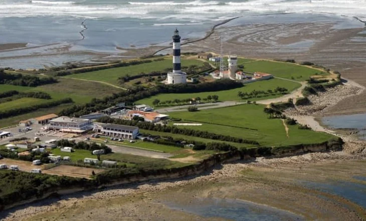 Përplasi njerëzit me makinë, arrestohet. Bërtiti “Allahu Akbar”, por ishte i dehur dhe i droguar