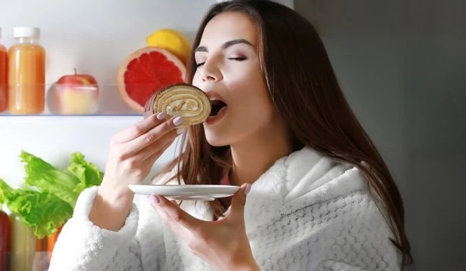 Përse ju merr uria rreth orës 11 të paradites