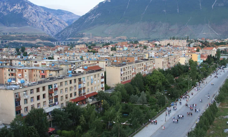 Përsëritet situata, reshjet e shiut lënë sërish pa energji elektrike Kukësin