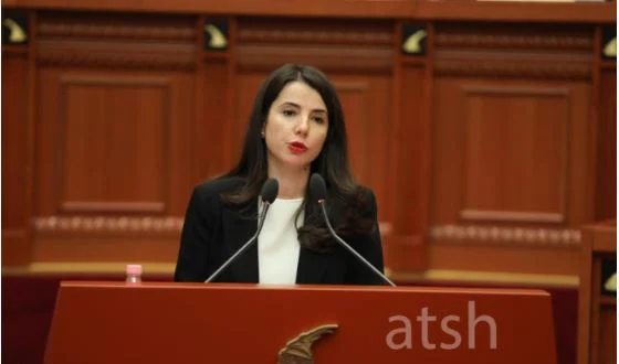 Pirdeni: Rritje me 25% e pagave për mbi 10 mijë punonjës nga arkivistët te teknikët