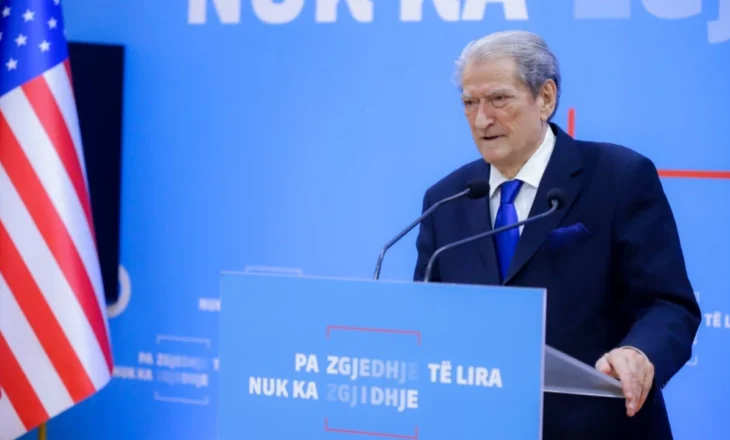 Pjesëmarrje e ulët në foltoren para Kryeministrisë? Berisha: Nuk thirrëm protestë kombëtare, jemi të fokusuar te ristrukturimi i partisë