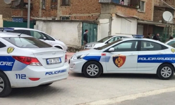 Plagosën me thikë në qafë dhe kraharor Bledar Skënderajn, arrestohen dy persona në Vlorë (Emrat)