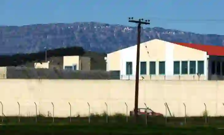 Plagosje me thikë në burgun e Trikalasë, 28-vjeçari sulmon shokun e qelisë