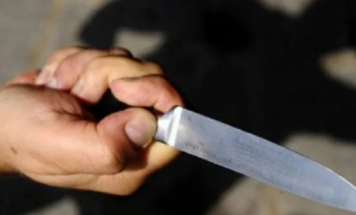 Plagosje me thikë në Tiranë/ Shpallet ne kërkim 19-vjeçari