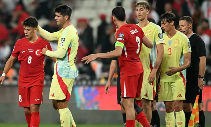 Po luanin ndeshjen vendimtare në kualifikueset e Botërorit, trajnerit dhe lojtarëve iu grabiten sendet luksoze në dhomat e zhveshjes