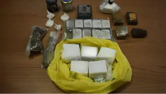 Policia italiane shkatërron rrjet droge mes Italisë dhe Spanjës, 10 të arrestuar