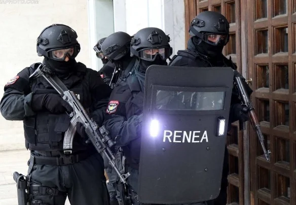 Policia shkon të arrestojë shumë të kërkuarin Aldo Avdyli, por troket te dera e ministrit…