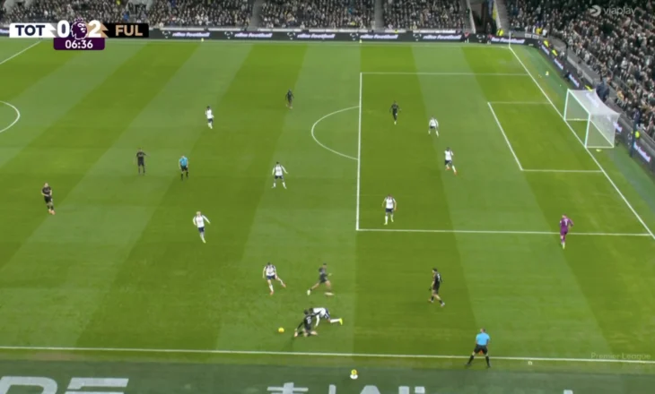 Portieri i Tottenham kërkon të kopjojë Neuer, por e pëson shumë keq (video)