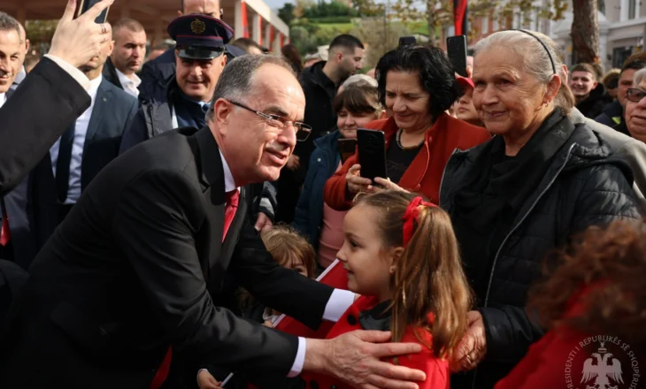 Presidenti Begaj merr urime nga mbarë bota për 28 Nëntorin/ Trump, Perandori i Japonisë, Erdogan dhe dhjetëra liderë dërgojnë mesazhe për Ditën e Flamurit
