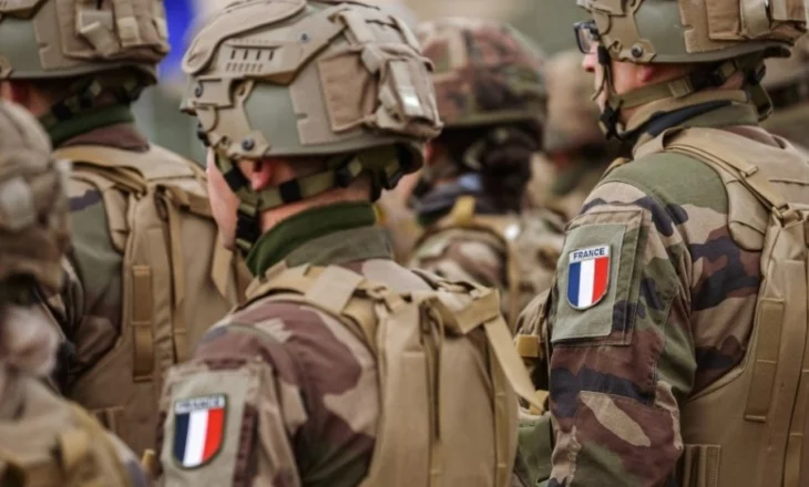 Presidenti francez shpall programin e shërbimit ushtarak vullnetar