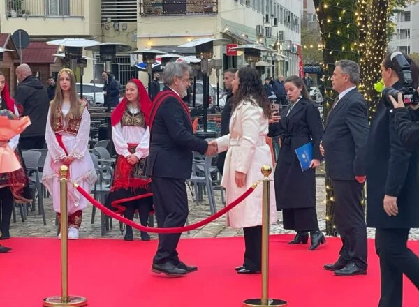 Presidentja Osmani nis vizitën zyrtare në Shkodër, takon Kryetarin Benet Beci