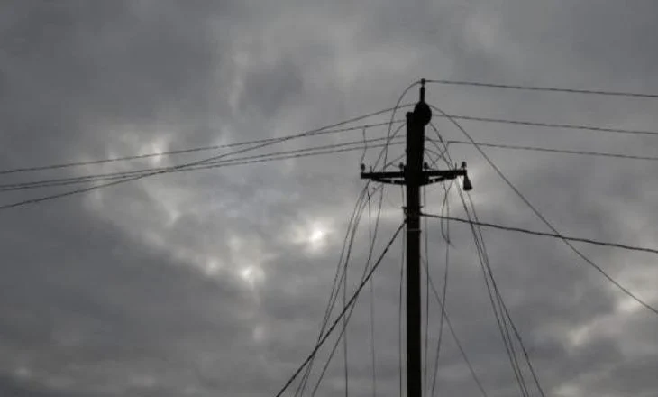 Prezencë uji në oborret e 3 banesave në Çiflig të Korçës, probleme me energjinë dhe rrëshqitje dherash