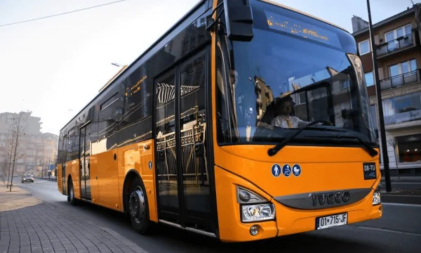 Prishtina vijon të jetë në kaos, qytetarët humbasin punën, transporti publik vijon grevën