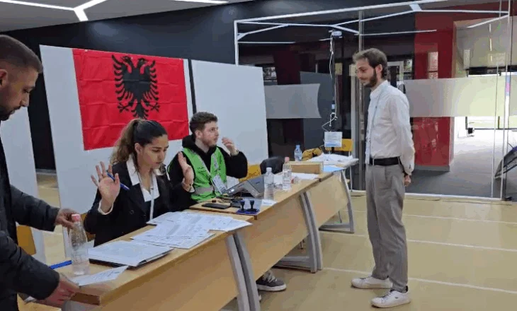 Probleme me pajisjet PEI në disa qendra votimi në Vlorë, vonesa në nisjen e procesit