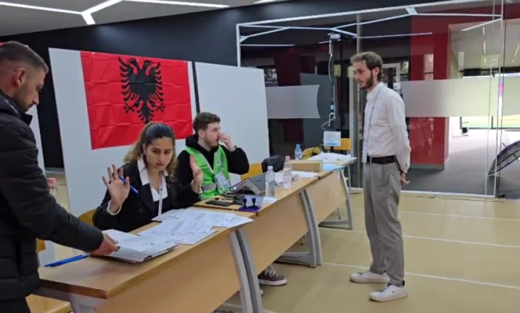Probleme në nisjen e procesit zgjedhor në Vlorë, vonesa dhe pjesëmarrje e ulët