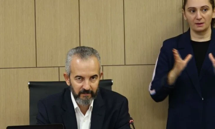 “Procesi i identifikimit është kryer në 100%”/ Celibashi, deklaratë:Asnjë problematikë që cënon standardin e zgjedhjeve