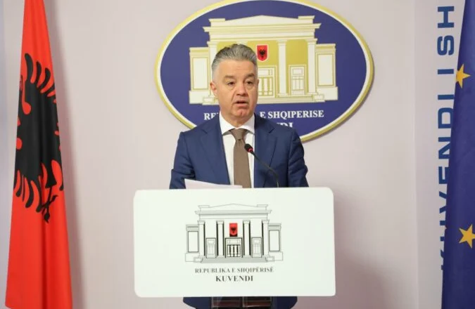“Projektbuxheti 2026, varfëron, shpopullon dhe…”/ Deputeti Bozdo: Pensionet nuk rriten, pretendimet s’janë të vërteta