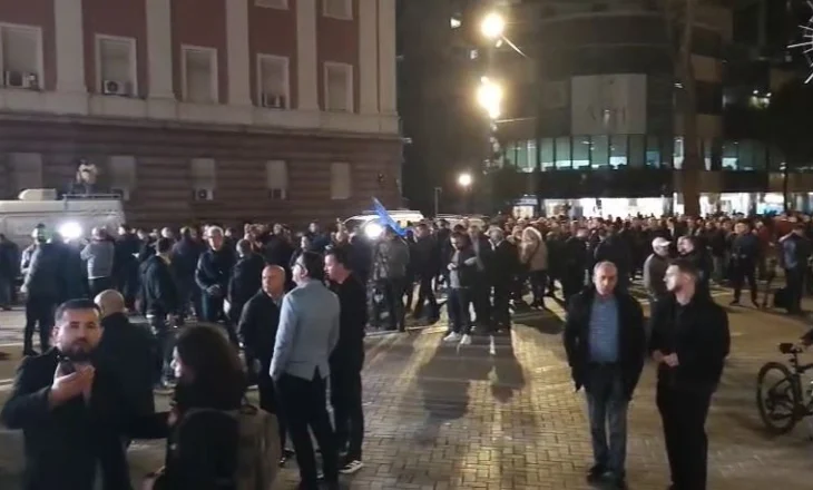 Protesta e opozitës, blindohet Kryeministria