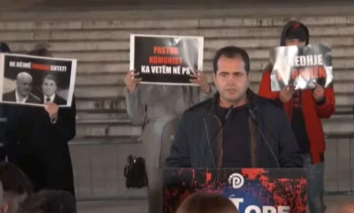 Protesta e opozitës/ Bylykbashi: Qeveria ka hequr edhe kapuçin, po grabit ditën për diell