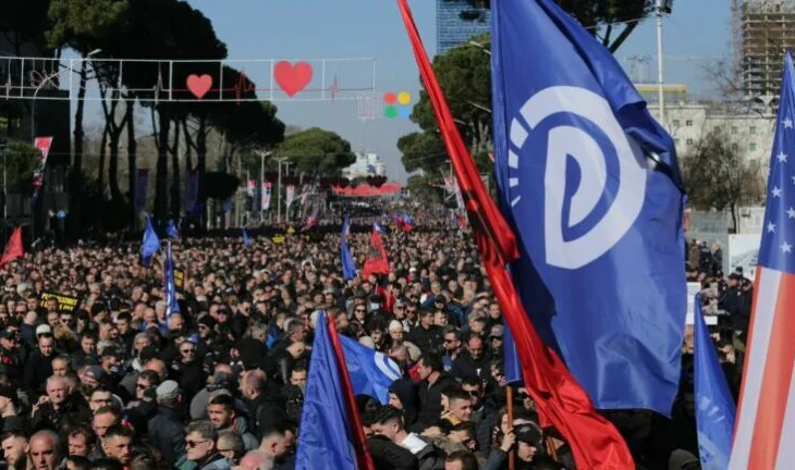 Protesta e PD para Kryeministrisë, gazetari  jep detaje: Do të zgjasë rreth dy orë, ja si është planifikuar