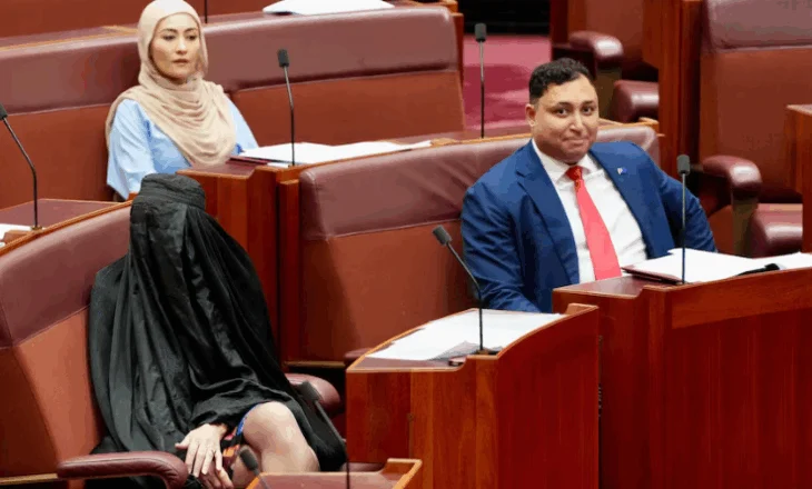 Provokimi i senatores australiane, hyn me burka në sallë, ndërpritet seanca