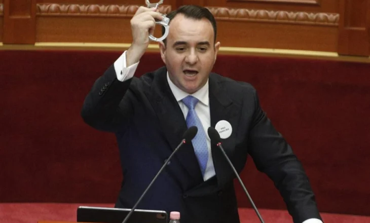 PS rrëzoi interpelancën me Ballukun/ Balliu u tund prangat socialistëve: Do përfundoni në qeli që Rama të shpëtojë kokën