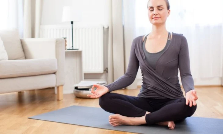 Pse disa njerëz nuk duhet të ulen këmbëkryq