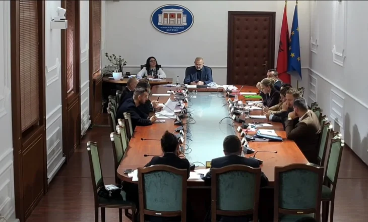 “Pse duhet pritur të vijë Oerdi?”, Manja i kthehet deputetes së Fierit: Zegjine, mësohu që ka hierarki grupi parlamentar