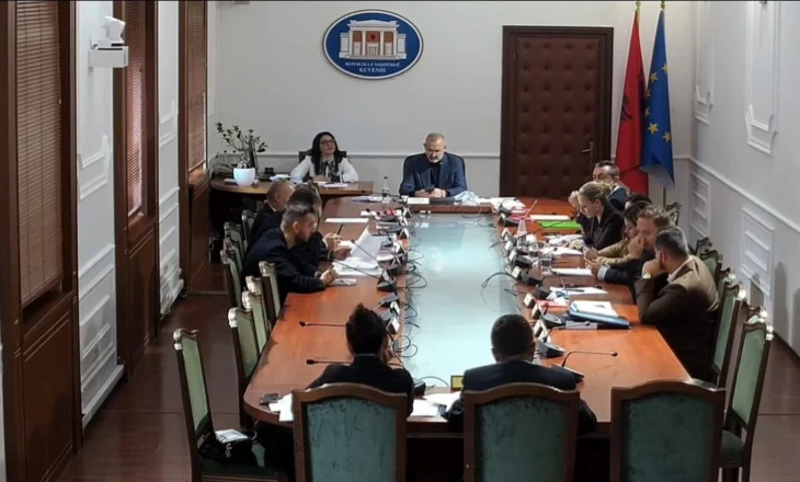 “Pse duhet të presim Oerdin?”, Manja “i tregon vendin” Zegjinesë”: Mësohu që ka hierarki grupi parlamentar!