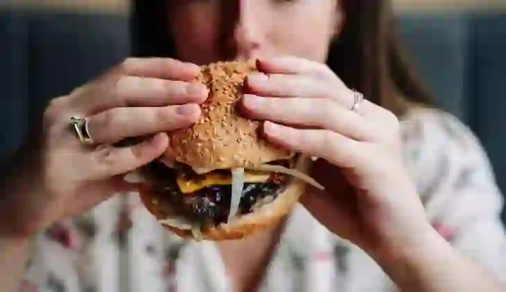 Pse vazhdon të mendosh për ushqimin edhe kur nuk ke uri?