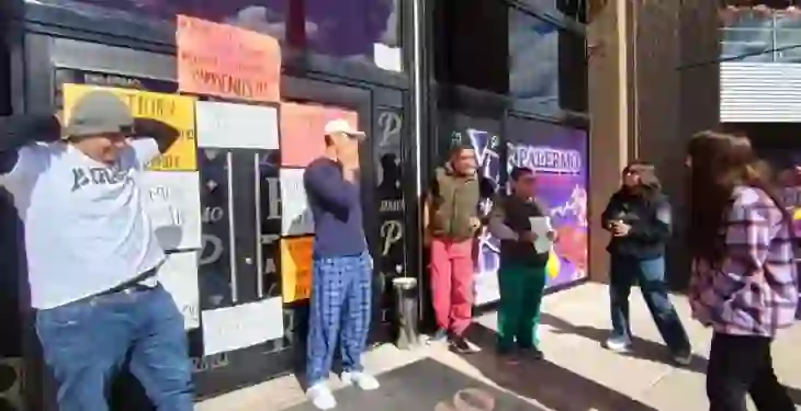 Puntorët pushtojnë kazinonë e Luftar Hysës, kërkojnë pagat e prapambetura