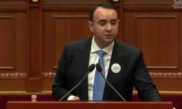 “Puthuni dhe përqafohuni sa të doni”/ Balliu në Kuvend: Dilni dërdëllisni për pensionet