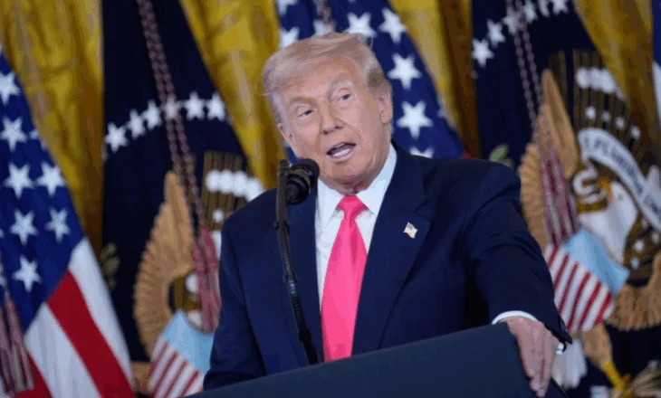 “Pyesni Clintonin për Epstein”, Trump: Mos humbni kohën me mua, kam një vend për të drejtuar