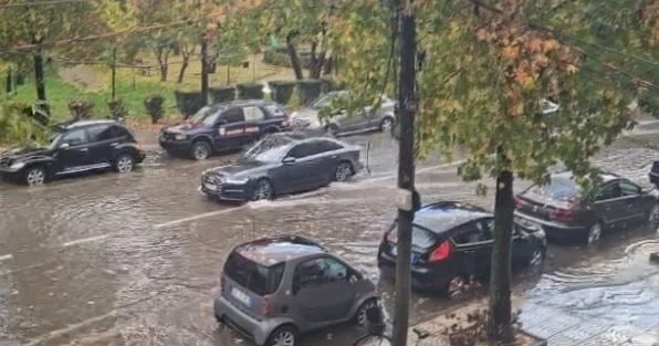 Qarku i Shkodrës nën reshje mesatare shiu, situata jo problematike