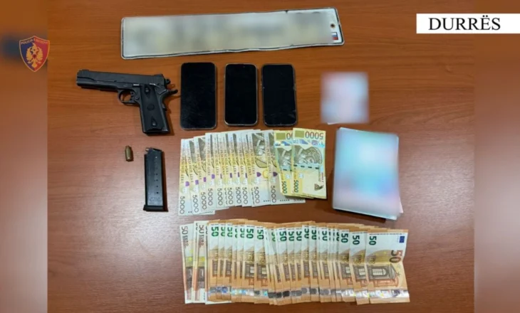 Qarkullonin me armë në një automjet të blinduar, pranga dy personave në Durrës