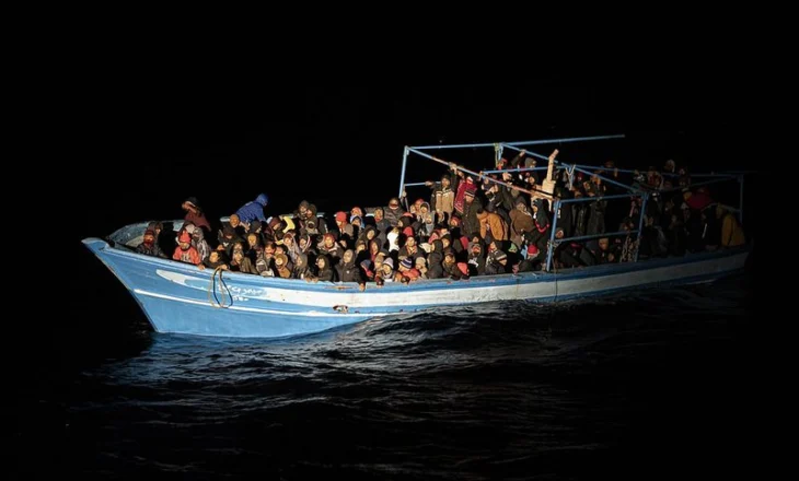 Qeveria britanike planifikon ndryshime të forta për azilkërkuesit, refugjatët do të përballen me 20 vjet pritje