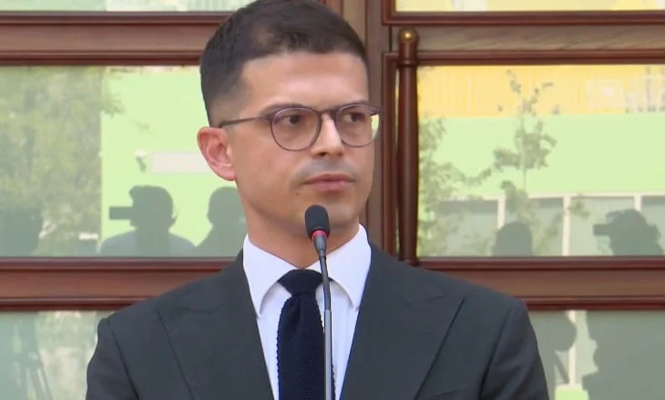 “Rama i ka kërkuar dorëheqjen Pirro Vengut”/ Ministri i Mbrojtjes mohon deklaratën e Berishës: Dëlire të kësaj natyre nuk më shqetësojnë