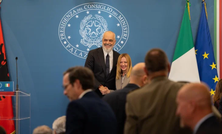 Rama kritikon fotografët italianë: Fotot që i bëni, i keni shumë të shëmtuara