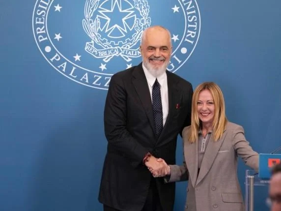 Rama për ”Corriere della Sera”: Për qendrat italiane në Shqipëri po presim paktin e ri evropian për migracionin