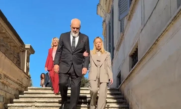Rama pritet në ceremoni zyrtare nga Meloni, i prezanton një pjesë të ministrave, ‘në ballë’ Spiropali